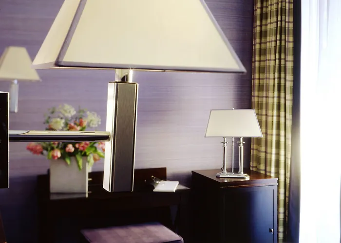 Western Anjou Lafayette Hotel 3*